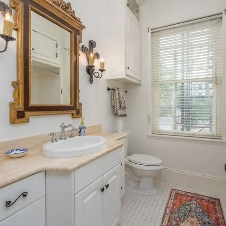 Charming Historic District Parlor Level Apartment Savannah Exterior photo