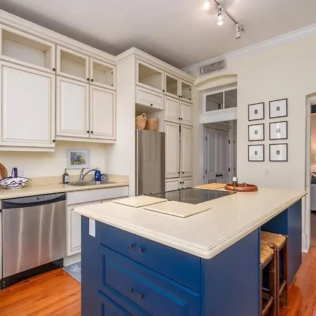 Charming Historic District Parlor Level Apartment Savannah Exterior photo