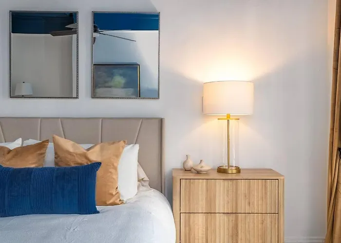 Charming Historic District Parlor Level Apartment