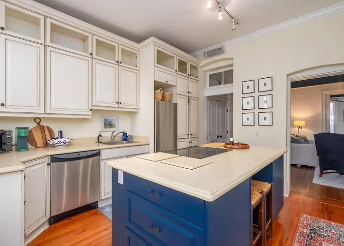 Charming Historic District Parlor Level Apartment