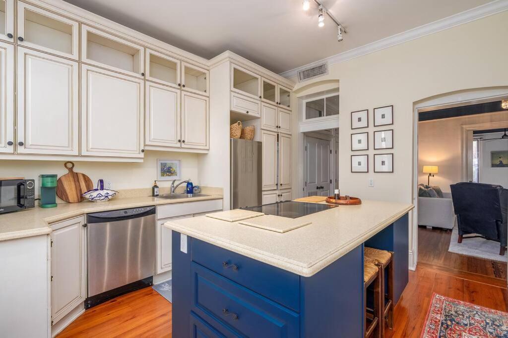Charming Historic District Parlor Level * Savannah